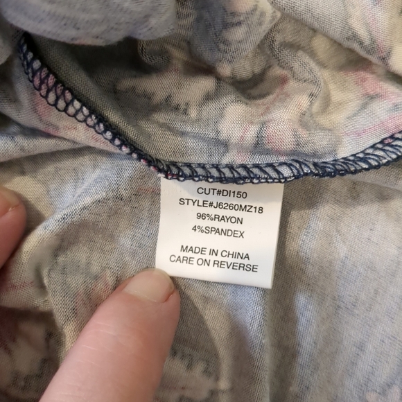 Luq Julliet Floral Navy Women's Lace Edge  Top  , NWT , Size -L - Picture 6 of 7